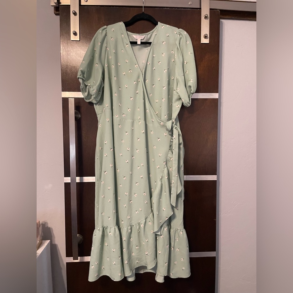 2X LC Lauren Conrad Pale Green Floral Wrap Dress